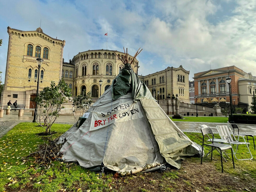 Én av mange demonstrasjoner foran Stortinget, i forbindelse med Fosen-saken.
 Foto: Hannah Persen