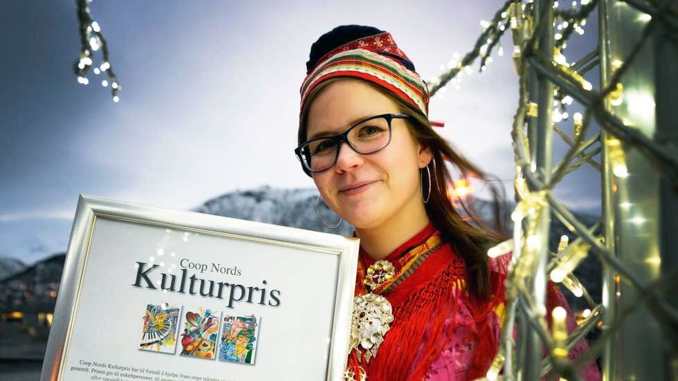 Den samiske slampoeten Ánná Káisá Partapuoli har blitt lagt merke til i kjøpmannsbransjen også.
 Foto: Rune Stoltz Bertinussen, Krysspress