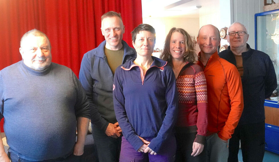 Styret i Naturvernforbundet i Porsangerfjorden. Fra venstre: Terje Danielsen, varamedlem; Nils Pettersen, varamedlem; Marit Holm Pettersen, leder (gjenvalgt); Sandrine B. Johansen, styremedlem; Kai Simon Johansen, nestleder og Kjell Dypfest, styremedlem.
 Foto: Irmelin Klemetzen