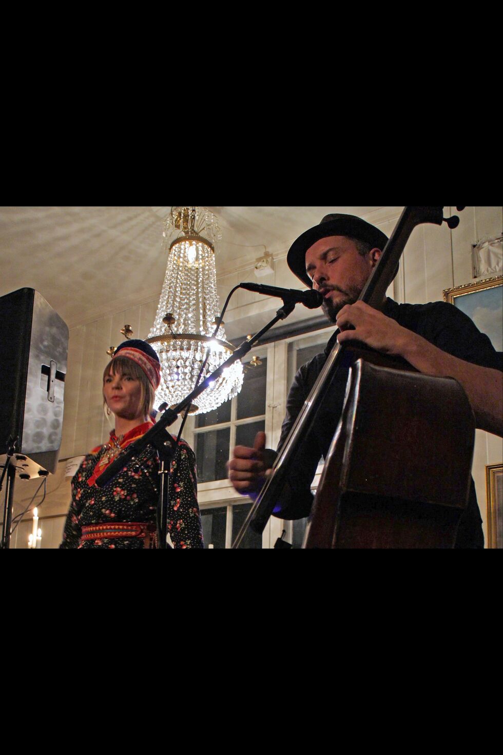 Duetten Sara Marielle Gaup Beaska/Steinar Raknes fylte «Antikstore» med rå lidenskap, silkemyke toner og lun humor på fredagskvelden.
 Foto: Henriette Lille