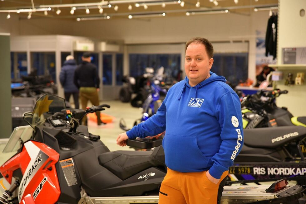 Roger Sedeniussen, salgssjef i Destinasjon 71 grader nord, forteller at han har stor tro på å åpne en ny butikk i Porsanger.
 Foto: Kristin Humstad