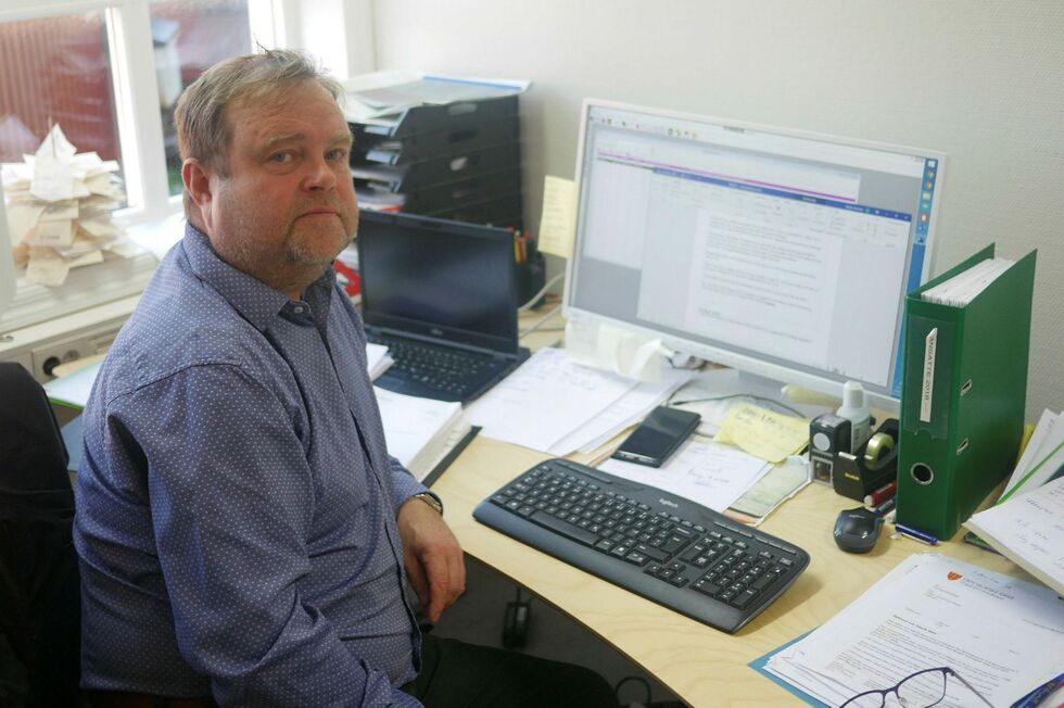 Kirkeverge Reidar Johansen i Nordkapp ønsker at flere skal velge kremasjon i stedet for kistebegravelse. Hittil i år har det vært en økning i antall kremasjoner. Foto: Geir Johansen
 Foto: Geir Johansen