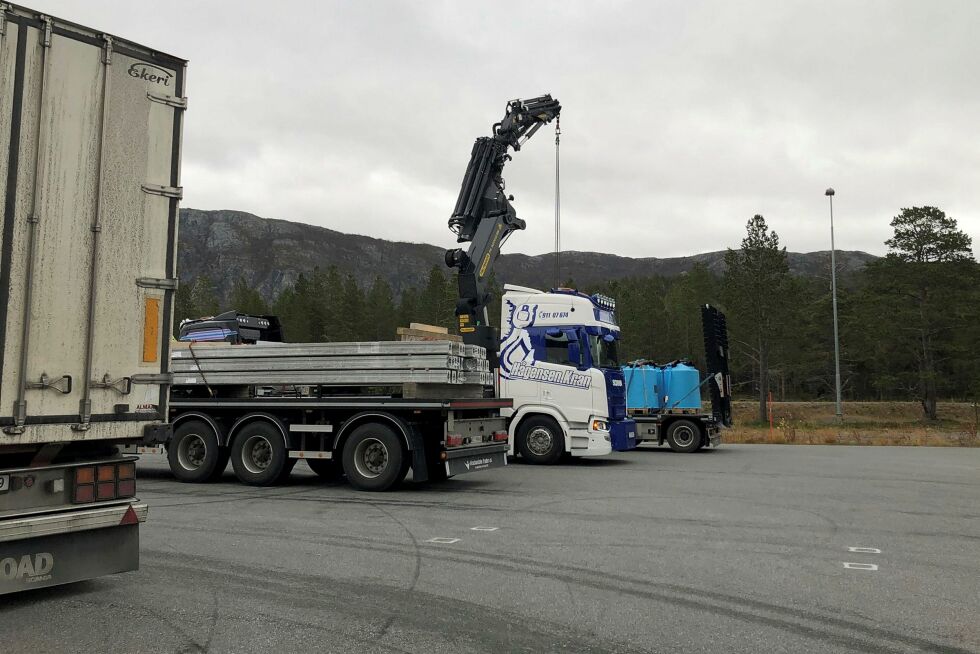 Statens vegvesen har denne uka vært i aksjon flere steder i fylket. Her er noen få av de 266 tunge og 25 lette kjøretøyene som ble kontrollert. Foto: Statens vegvesen