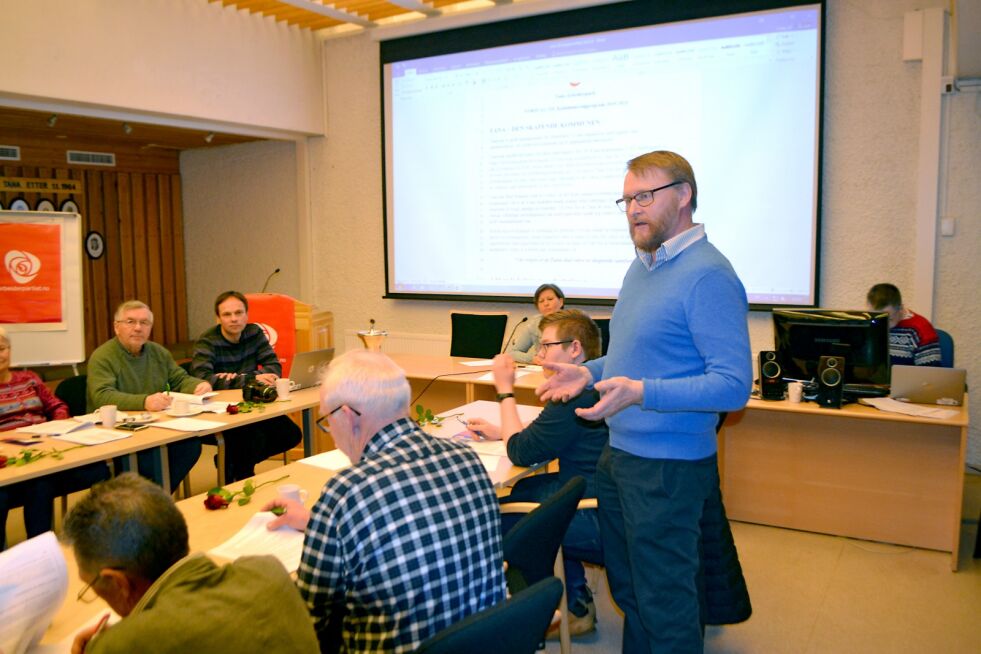En av hovedmålsettingene til Tana Ap er å øke folketallet som stadig synker. – Jeg vil ikke bare øke antall kyr, men også folk, sa Ulf Ballo til de knapt 30 fremmøtte på nominasjonen i Tana.
 Foto: Tom Hardy