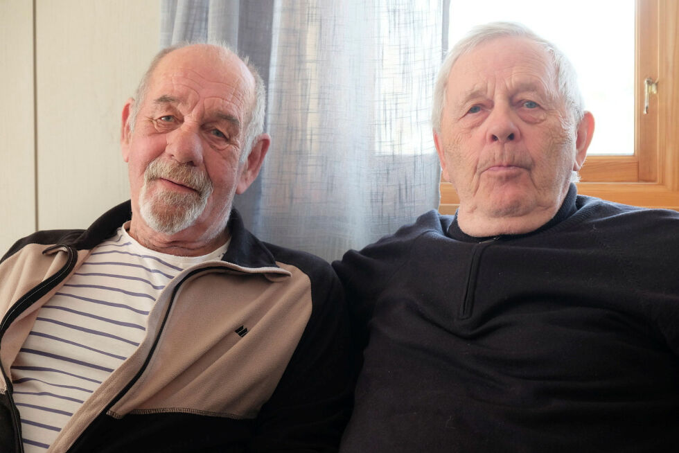 Vadsø mannssangforenings avskjedskonsert har et stort repertoar med blant annet solister, kan Fritjof Methi (til venstre) og Ronald Andersen fortelle.
 Foto: Bjørn Hildonen