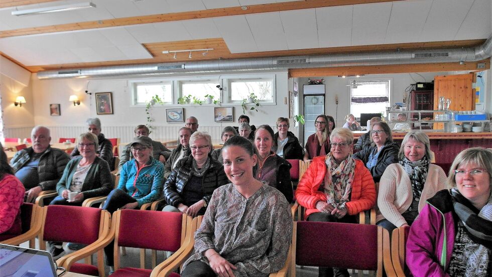 Tilhørere i Båtsfjord, Ragnhild Nøst Bergem midt i bildet, på første rad.
 Foto:  Kirsten G. Ovesen