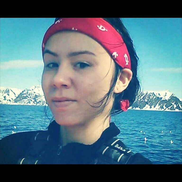 Sandra forteller at det er en tålmodighetsprøve å være jente på havet. Hele tiden må hun vise at hun duger, vise at hun er like flink som mannfolkene.
 Foto: Privat