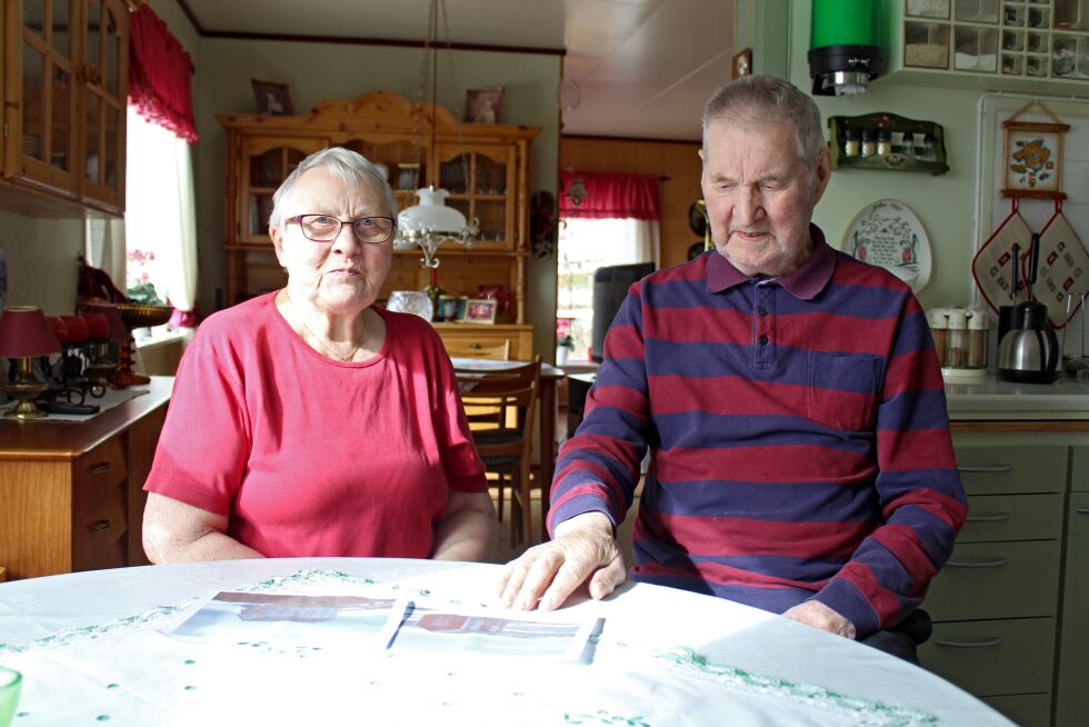 Det trivelige ekteparet Linnea og Karl «Kalle» Salmi minnes fine og innholdsrike somre i Pikkuhamina.
 Foto: Randi Irene Losoa