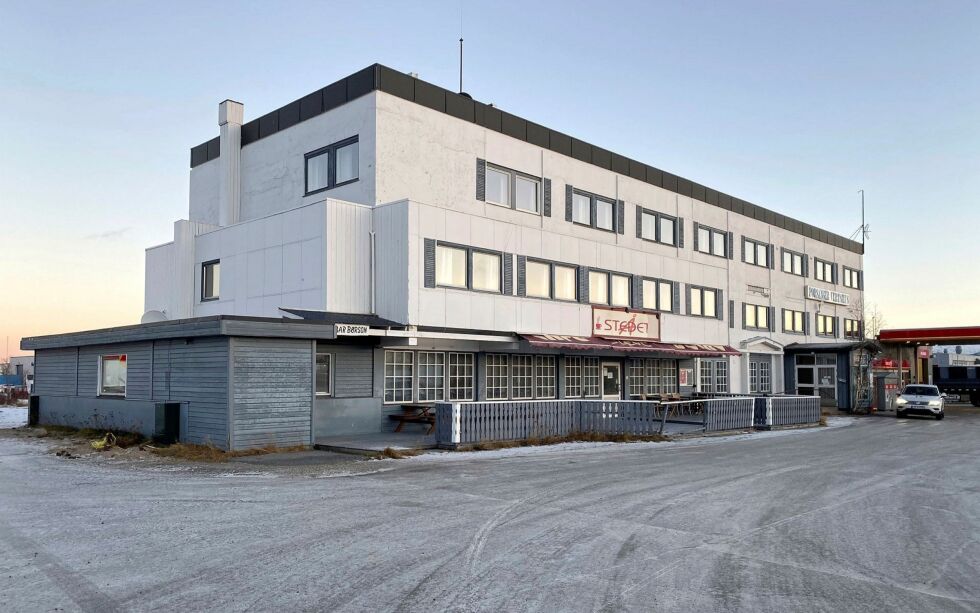 Flere aktører jobber nå med konkrete prosjekter, der målet er å overta vertshuset i Lakselv. Selskapet som tidligere eide vertshuset gikk i fjor konkurs, og bygget eies i dag av DNB. Foto: Marius Thorsen
 Foto: Marius Thorsen