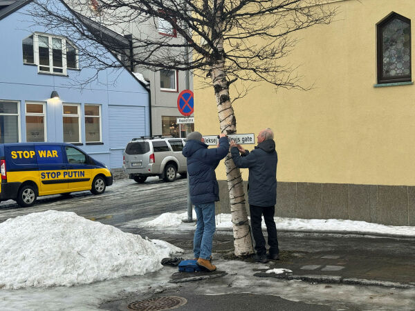 Politiet ga beskjed om å ta ned det nye skiltet