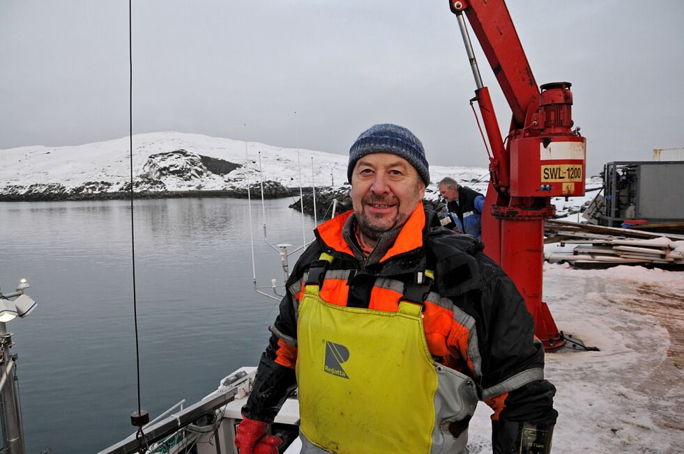 Øyvind Seipajærvi synes det er helt topp å være fisker etter å sittet på kontor altfor mye. Nå ber han fiskerne bli flinkere til å hyre inn mannskap.
 Foto: Hallgeir Henriksen