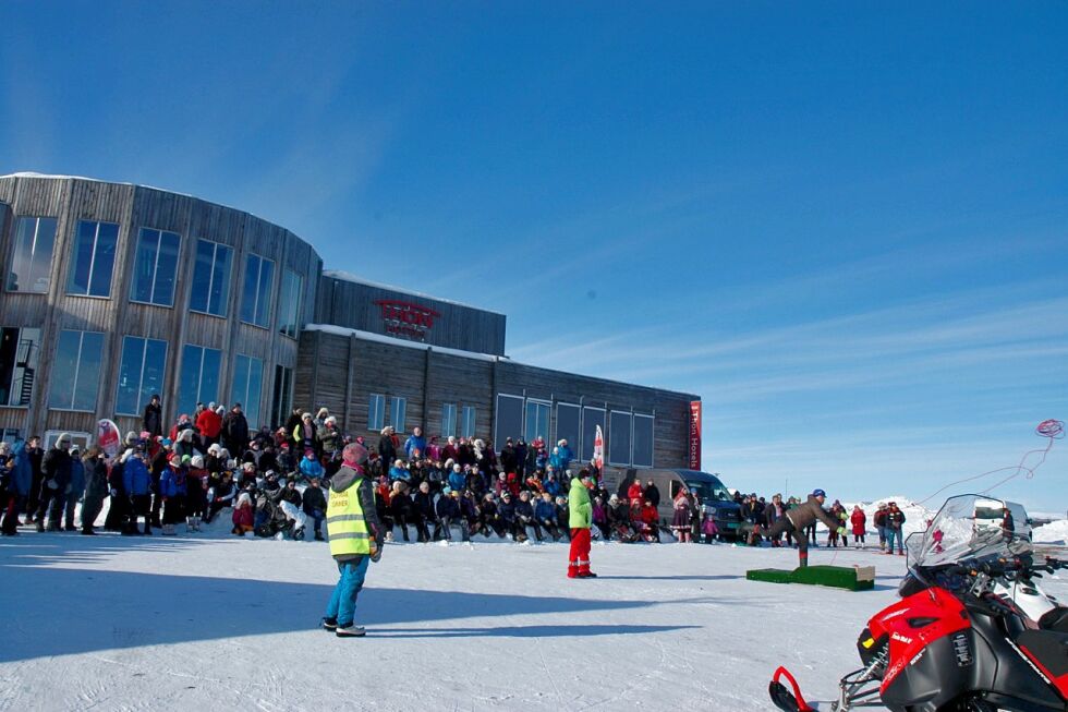 Finalen i «Sami Lasso Challenge» utenfor Thon hotell påskeaften trakk mange tilskuere, i tillegg til 32 finalister.
 Foto: Rita Heitmann