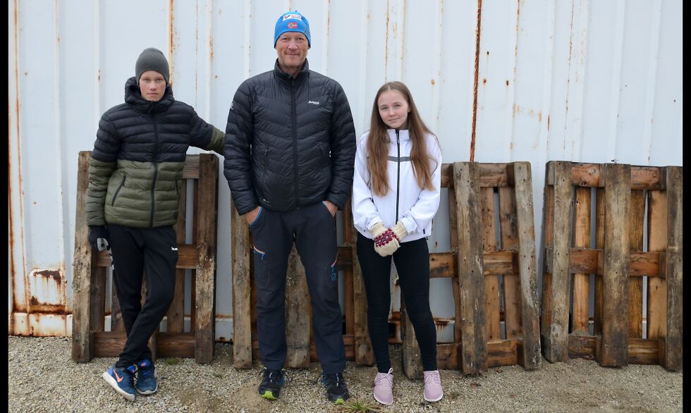 Vegard Ekhorn, Kai Stødle og Sara Hansen er oppgitt over tyveriet som ødelegger mange timers hardt arbeid.
 Foto: Roger Albrigtsen