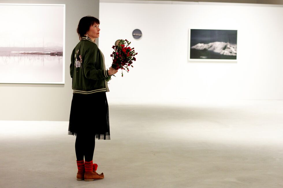 Marja Helander har mottatt blomster.
 Foto: June Helén Bjørnback