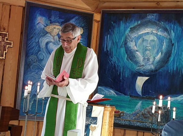 En varm tradisjon på Stabbursnes med gode historier og kjente salmer