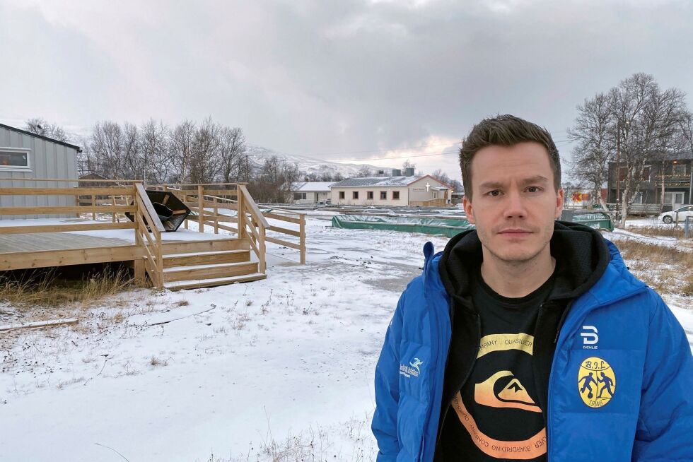 Hans Magnus Thunestvedt (TLP) reagerer på svarene fungerende ordfører Sylvi Johnsen ga da hun tirsdag fikk spørsmål om Jon Nikolaisens (Sp) korrupsjonsanklager mot ham. Foto: Marius Thorsen