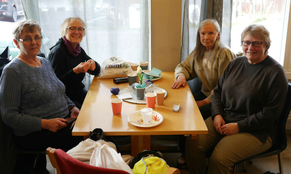 De satte pris på å være sammen på Parken kafé. Fra venstre Lilli Ann Johansen, Svanhild M. Hansen, Astrid Mortensen og Liv Øyen Strind.
 Foto: Geir Johansen