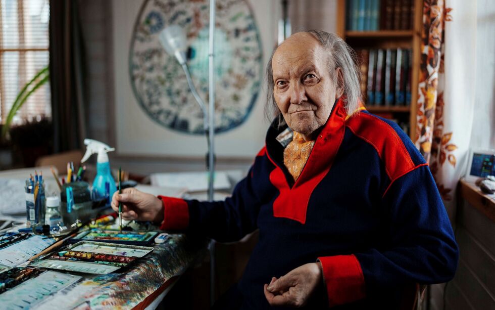 Det er 50 år siden Hans Ragnar Mathisen hadde sin første separatutstilling i Kautokeino. Kunstneren, som fyller 80 år til sommeren, vil være til stede under åpningen av ny-utstillingen, 16. april på Gilišillju.
 Foto: Ørjan Marakatt Bertelsen / Dáiddadállu