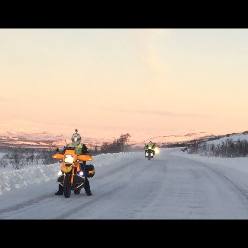 Per Helge Stærk mener motorsyklistene han og kona møtte på veien i 22 minus er både litt gale og barske.
 Foto:  Inger Elisabeht Olsen Stærk
